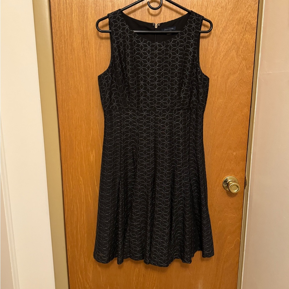 Sz 10 Tommy Hilfiger sleeveless black floral dress w/ silver stitching NWOT 🐸